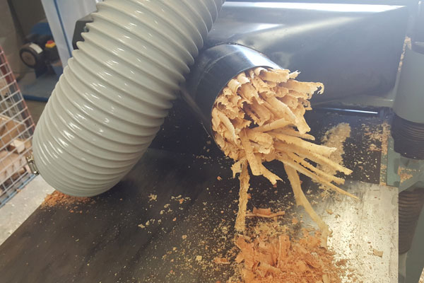 Hafco dust extractor stugleing with wood shavings